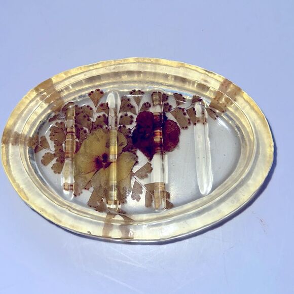 Vintage mid century lucite acrylic oval soap dish with pressed flowers - Picture 1 of 4
